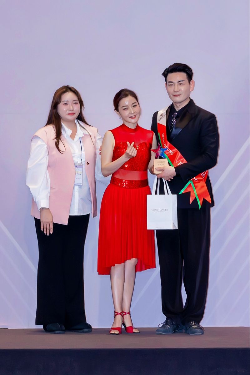 스펠바운드 시상자로 나선 올댓뷰티 김다경 부원장