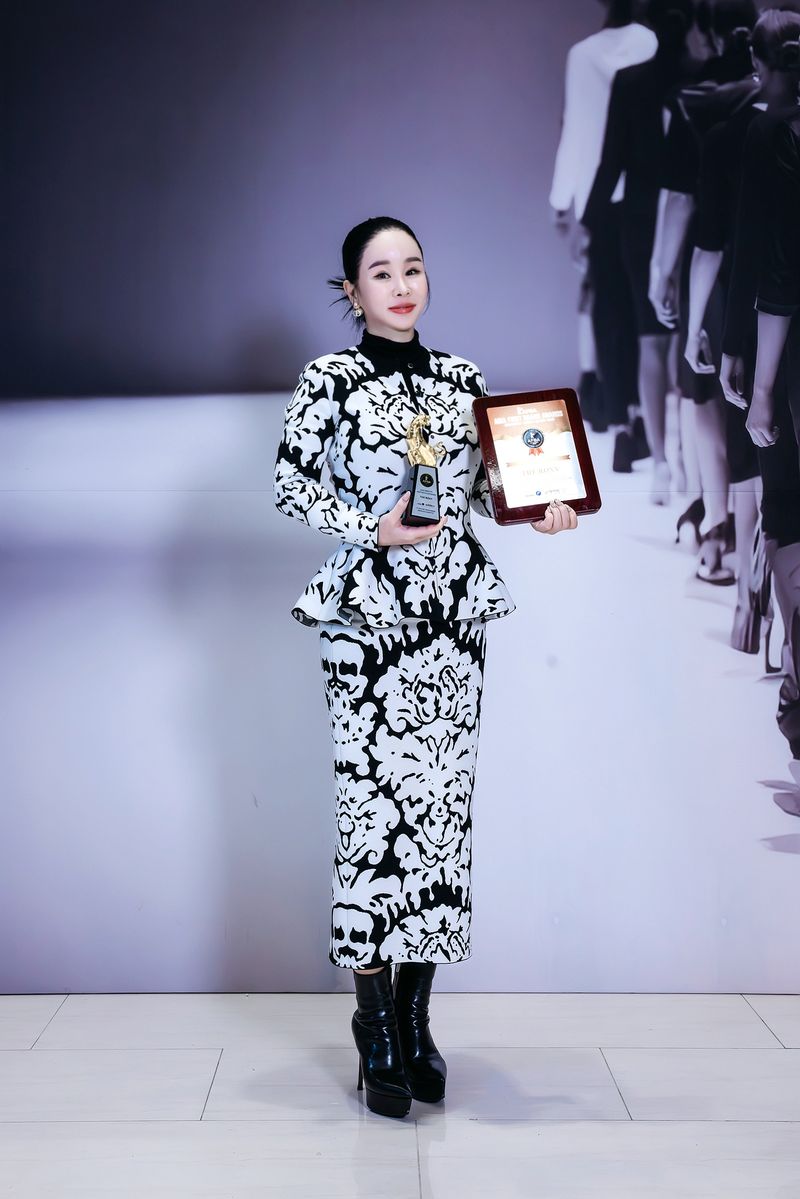 아시아 퍼스트 브랜드어워즈 뷰티에스테틱 수상기업 더록시 박시연 대표이사