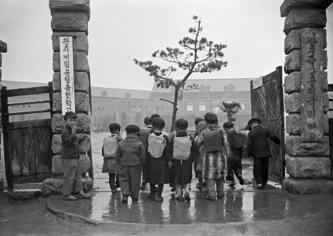 한국사진작가협회(이사장 유수찬)는 대한민국 최대 규모의 사진예술 전시인 ‘제10회 대한민국사진축전(2025 PASK KOREA PHOTO FESTA)’을 개최한다. 이번 축제는 2025 시각예술분야 전시지원사업 선정 사업으로, 서울특별시가 지원하는 주요 전시로 운영된다. 서울 시민을 포함한 모든 관람객이 사진예술을 보다 쉽고 친숙하게 접할 수 있도록 다양한 전시·참여 프로그램을 마련했다. 열 번째를 기념하는 이번 전시는 ‘사진은 언제나 가까이에 있습