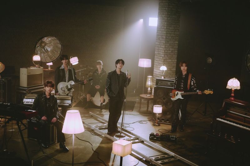 [사진 = 에버모어엔터테인먼트 제공]