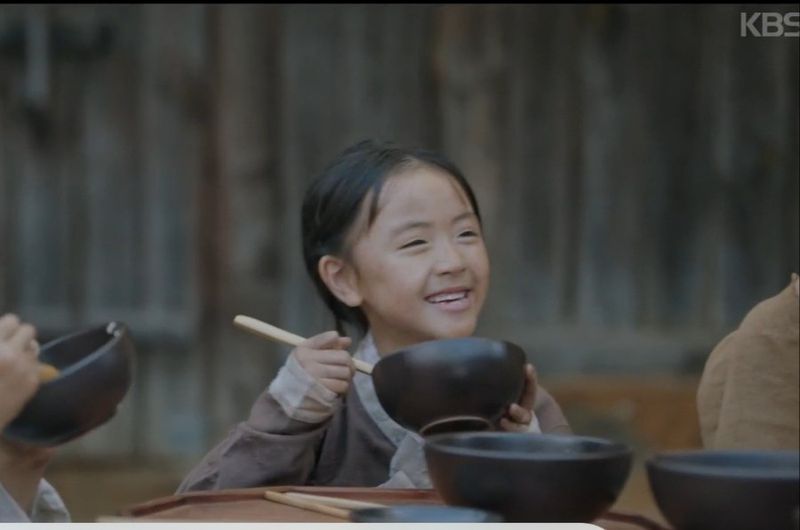 KBS주말드라마 '은애하는 도적님아'에 출연중인 아역배우 지유나 