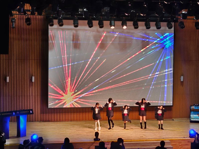 키즈댄스팀의 축하공연 및 패션쇼