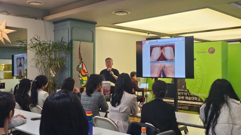 퀸오브더아시아 대회 특강중인 울트라브이 대표이사 권한진