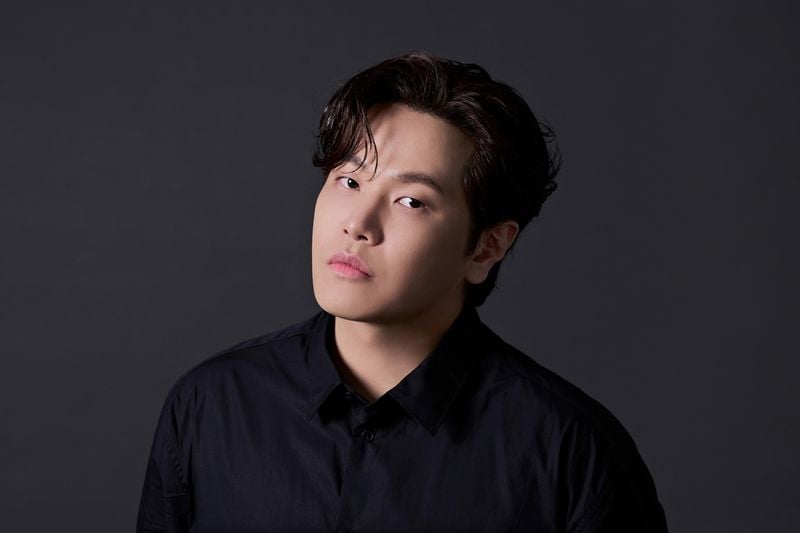 글로벌 힙합 레이블 하이어뮤직이 약 6년 만에 새로운 컴필레이션 앨범을 선보인다. 하이어뮤직레코즈(H1GHR MUSIC RECORDS, 이하 하이어뮤직)는 오는 9일 오후 6시 새 컴필레이션 정규앨범 ‘PURPLE TAPE (퍼플 테이프)’를 발매한다. ‘PURPLE TAPE’는 하이어뮤직이 지난 2020년 발매한 ‘RED TAPE (레드 테이프)’와 ‘BLUE TAPE (블루 테이프)’ 이후 6년여 만에 발표하는 컴필레이션 앨범으로, 그동안 쌓