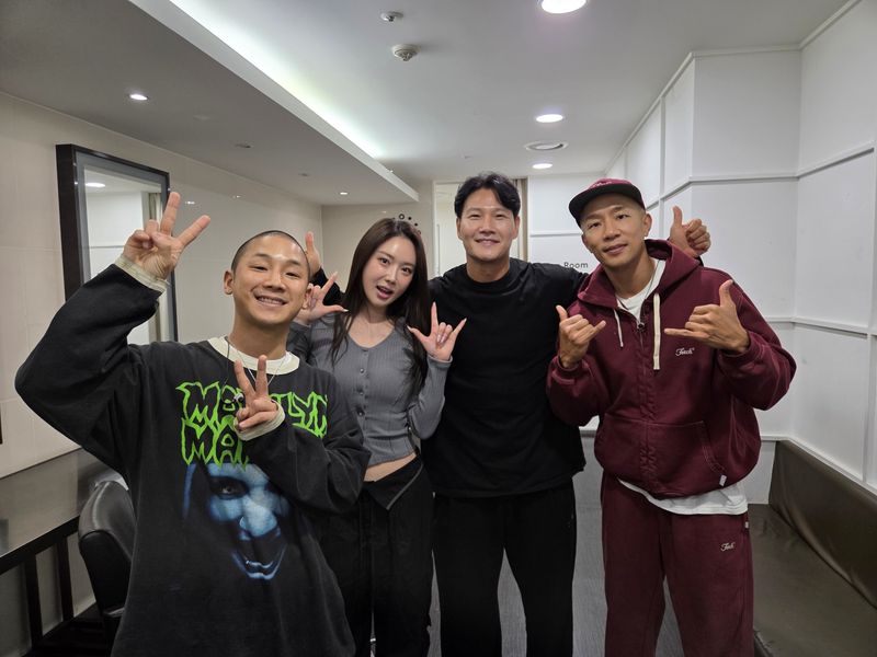 [사진 = 올마이티레코즈 제공]