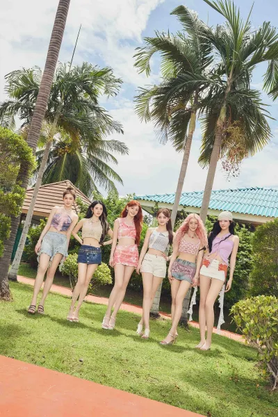 스테이씨, 실패 없는 서머송 공식의 귀환…오늘(23일) 'I WANT IT' 발매!