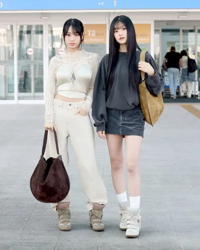 키스오브라이프 나띠·하늘, 눈부신 미모 뽐내며 출국 ‘시크美’ 폭발