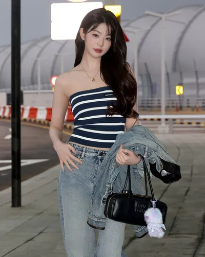 아이브 장원영·미야오 엘라, 미우미우 2026 봄/여름 컬렉션 패션쇼 참석 차 출국! 공항에서도 빛나는 여신美