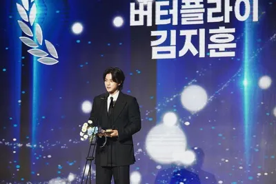 배우 김지훈, '2025 서울국제영화대상' OTT 부문 최고 연기상 수상!