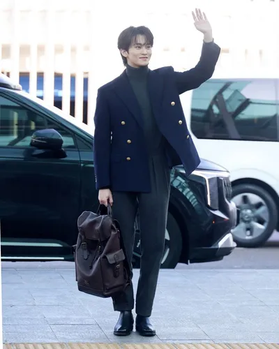 NCT 마크, 밀라노 패션위크 참석차 이탈리아 출국… 클래식한 공항패션으로 시선집중!