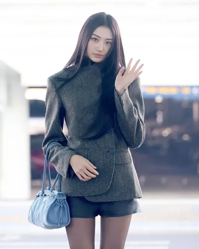 미야오 가원, 세련된 공항패션 선보이며 밀라노 출국