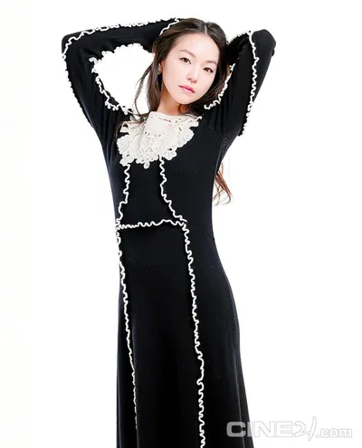 메구, 영화 ‘서른을 구하라’ 주연 활약 이어 씨네21 화보 공개