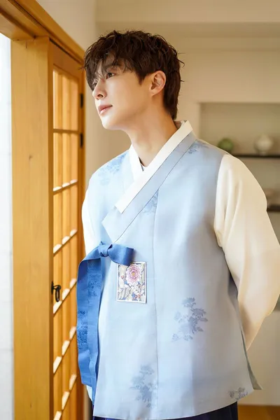 '우주를 줄게' 배인혁, 훈훈한 설 인사…"올해도 좋은 일만 가득하길"