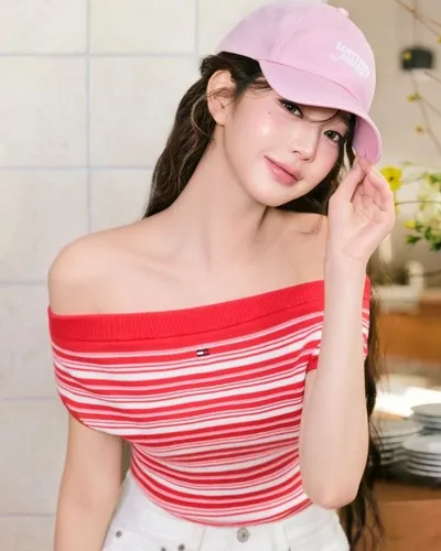 타미 진스, 글로벌 앰버서더 장원영과 함께한 2026 봄 캠페인 공개