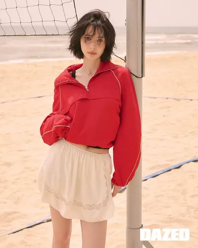 매거진 '데이즈드' 배우 권나라와 함께한 화보 공개