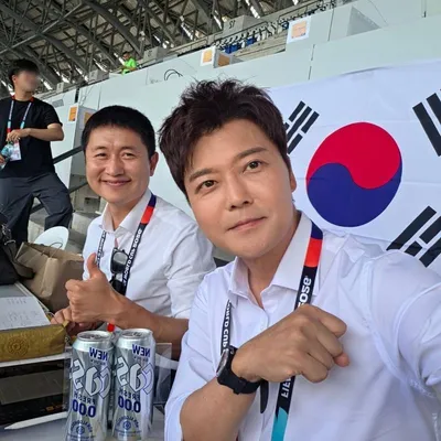 [KBS 월드컵] 전현무, 이영표와 태극기 앞 포착! 긴장감 가득 남아공전 중계석 현장 공개!
