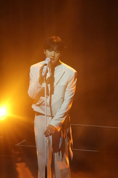 후이, 데뷔 10년 만 첫 단독 콘서트 '소년 고백' 성료! 20곡 명품 라이브