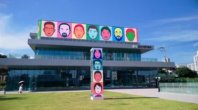 울산시립미술관, 폭염 속 문화피서지로 주목...줄리안 오피 개인전·가상현실 체험 등 인기